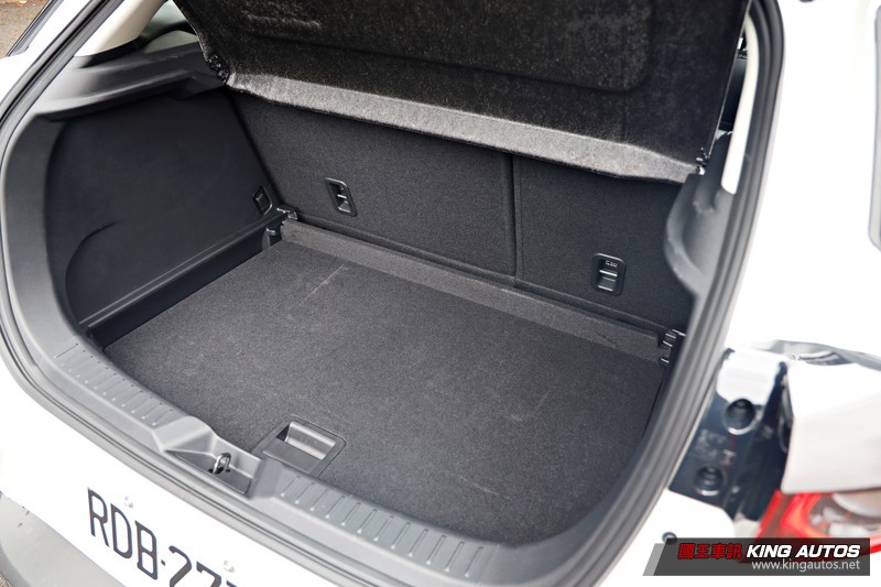 小公主上路︱2021年式《Mazda CX-3》小休旅的新定義,質感安全好輕盈 小公主上路︱2021年式《Mazda CX-3》小休旅的新定義,質感安全好輕盈
