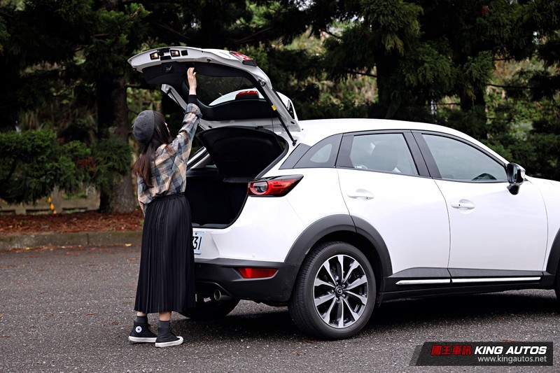 小公主上路︱2021年式《Mazda CX-3》小休旅的新定義,質感安全好輕盈 小公主上路︱2021年式《Mazda CX-3》小休旅的新定義,質感安全好輕盈