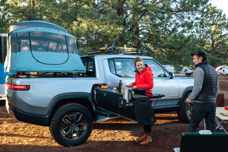 特斯拉殺手《Rivian R1T》具備行動廚房!續航力640km|美國六月交車 狙擊《Tesla Cybertruck》 特斯拉殺手《Rivian R1T》具備行動廚房!續航力640km|美國六月交車 狙擊《Tesla Cybertruck》