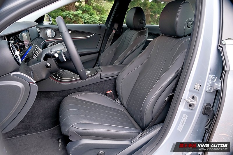 國王駕道︱主管級豪華座駕之選《BMW 520i M Sport》或《M-Benz E 200 Luxury》外型空間篇 國王駕道︱主管級豪華座駕之選《BMW 520i M Sport》或《M-Benz E 200 Luxury》外型空間篇
