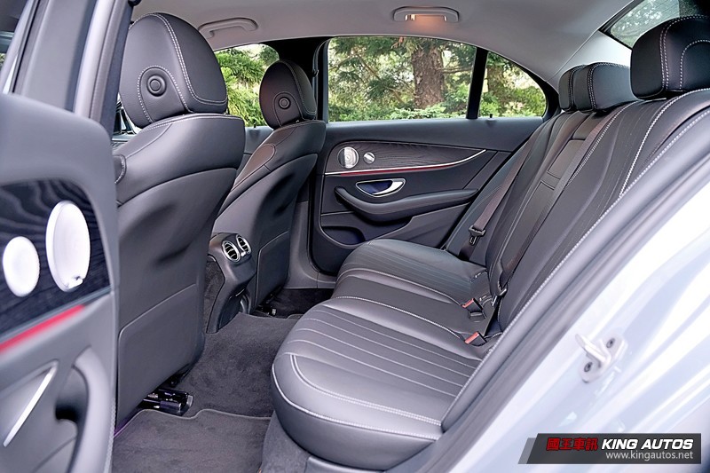國王駕道︱主管級豪華座駕之選《BMW 520i M Sport》或《M-Benz E 200 Luxury》外型空間篇 國王駕道︱主管級豪華座駕之選《BMW 520i M Sport》或《M-Benz E 200 Luxury》外型空間篇