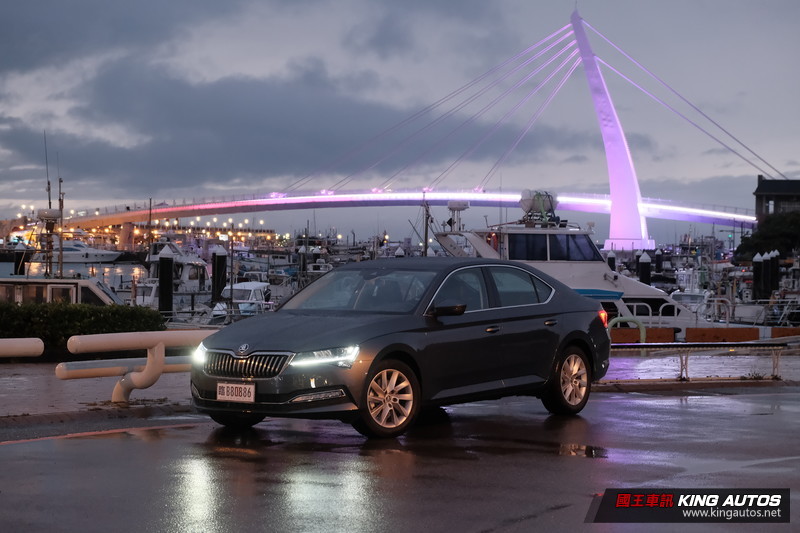 國王駕道︱入門不失豪氣《Škoda Superb 1.5 TSI》讓人重溫房車的美好 國王駕道︱入門不失豪氣《Škoda Superb 1.5 TSI》讓人重溫房車的美好