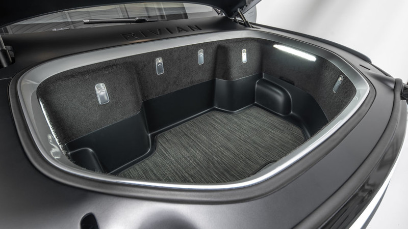 特斯拉殺手《Rivian R1S》對決《Tesla Model Y、Model X》底盤高度達205mm~366mm可重度越野！