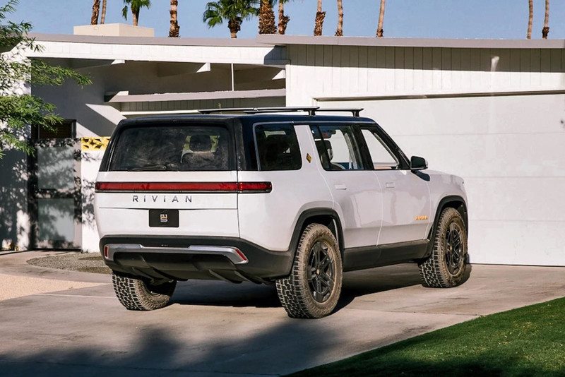特斯拉殺手《Rivian R1S》對決《Tesla Model Y、Model X》底盤高度達205mm~366mm可重度越野！