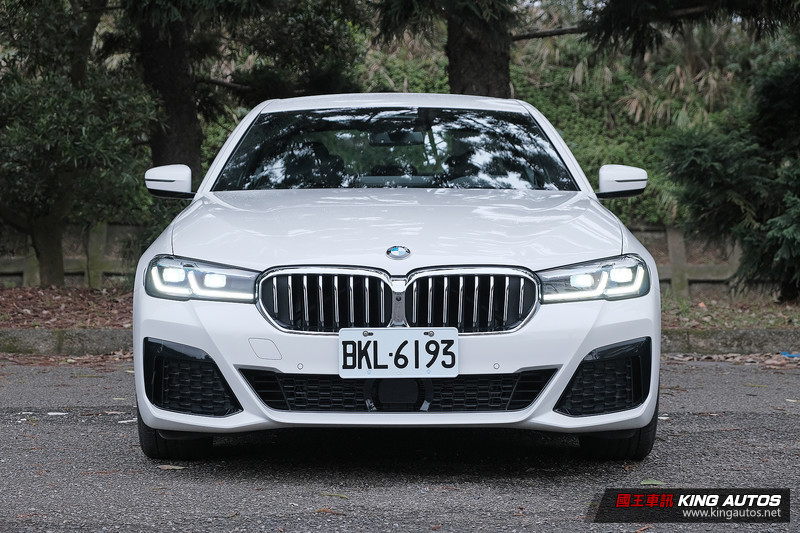 國王駕道︱主管級豪華座駕之選《BMW 520i M Sport》或《M-Benz E 200 Luxury》配備篇 國王駕道︱主管級豪華座駕之選《BMW 520i M Sport》或《M-Benz E 200 Luxury》配備篇