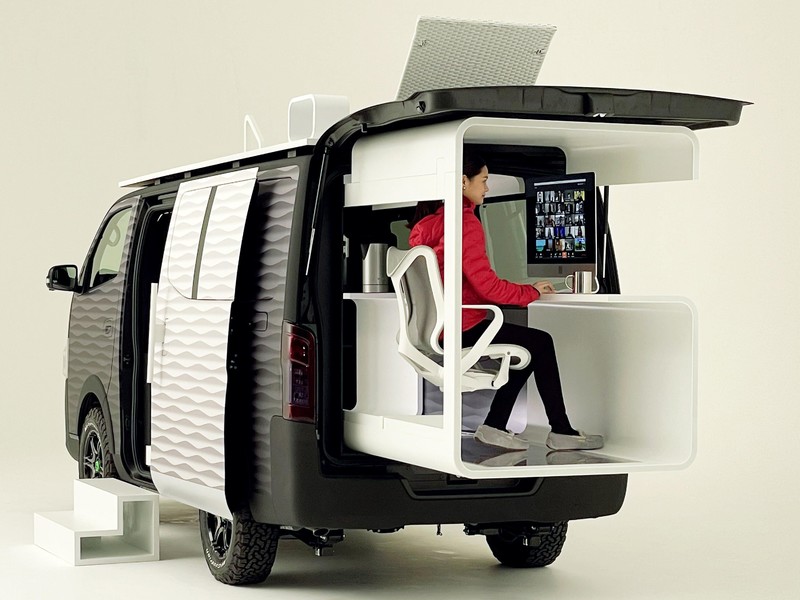 有了這台再也不用進公司!《Nissan NV350 Office Pod》裝桌電配咖啡機還有獨立陽台 有了這台再也不用進公司!《Nissan NV350 Office Pod》裝桌電配咖啡機還有獨立陽台