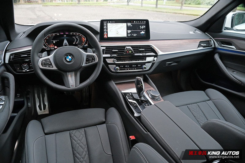 國王駕道︱主管級豪華座駕之選《BMW 520i M Sport》或《M-Benz E 200 Luxury》配備篇 國王駕道︱主管級豪華座駕之選《BMW 520i M Sport》或《M-Benz E 200 Luxury》配備篇