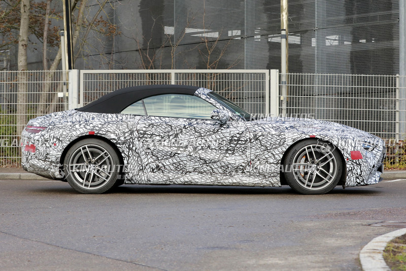 大改款《Mercedes-Benz SL》變身2+2座敞篷跑車?性感身形向300 SL致敬? 大改款《Mercedes-Benz SL》變身2+2座敞篷跑車?性感身形向300 SL致敬?