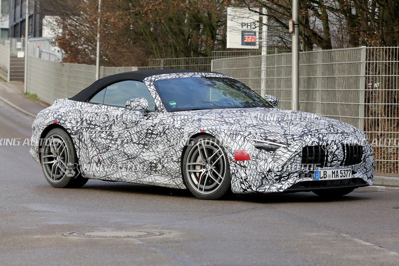 大改款《Mercedes-Benz SL》變身2+2座敞篷跑車?性感身形向300 SL致敬? 大改款《Mercedes-Benz SL》變身2+2座敞篷跑車?性感身形向300 SL致敬?
