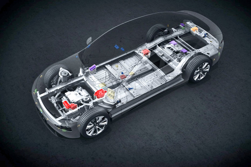 《小鵬電動車P7》續航力706km+台幣99萬壓制《Tesla Model 3》就想進軍歐陸？質感與車門設計是重點！
