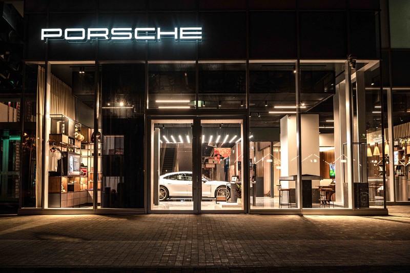 透過雲端喝到日本冠軍咖啡!《Porsche》台南都會概念店開幕 居然有吧台和更衣室 透過雲端喝到日本冠軍咖啡!《Porsche》台南都會概念店開幕 居然有吧台和更衣室