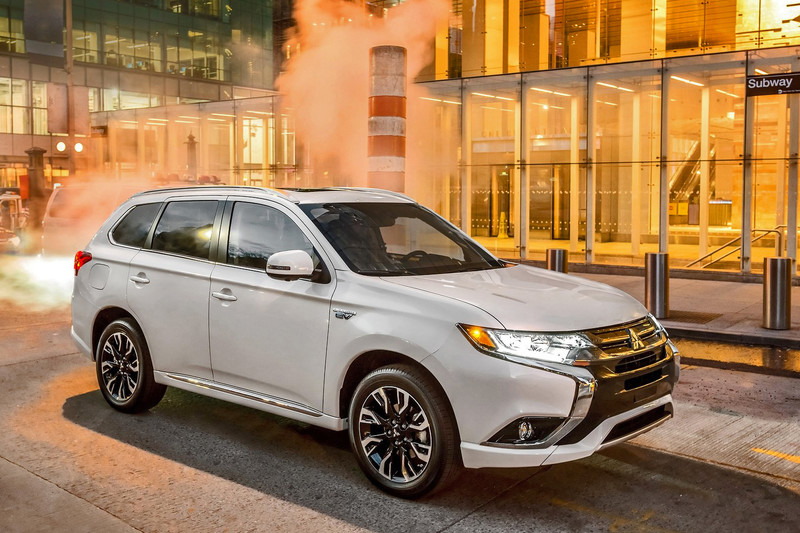 大改款《Mitsubishi Outlander》2月16日發表!故意搶《大改款Honda HR-V》的鋒頭? 大改款《Mitsubishi Outlander》2月16日發表!故意搶《大改款Honda HR-V》的鋒頭?