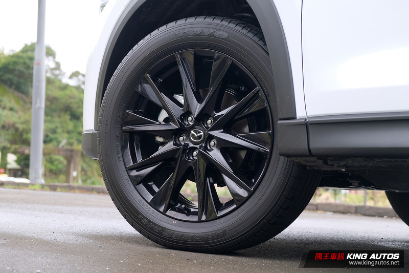 實車直擊︱開價111.9萬元的《Mazda CX-5》黑艷旗艦版 究竟加了什麼好料? 實車直擊︱開價111.9萬元的《Mazda CX-5》黑艷旗艦版 究竟加了什麼好料?