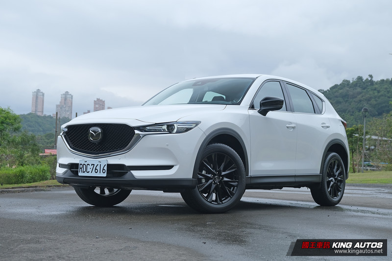 實車直擊︱開價111.9萬元的《Mazda CX-5》黑艷旗艦版 究竟加了什麼好料? 實車直擊︱開價111.9萬元的《Mazda CX-5》黑艷旗艦版 究竟加了什麼好料?