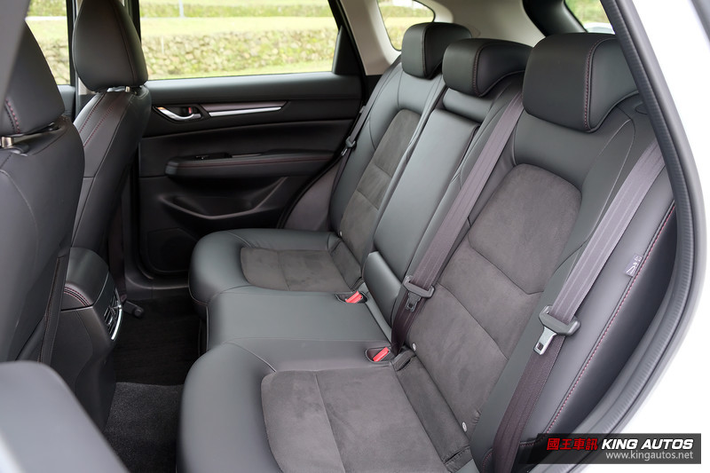 實車直擊︱開價111.9萬元的《Mazda CX-5》黑艷旗艦版 究竟加了什麼好料? 實車直擊︱開價111.9萬元的《Mazda CX-5》黑艷旗艦版 究竟加了什麼好料?