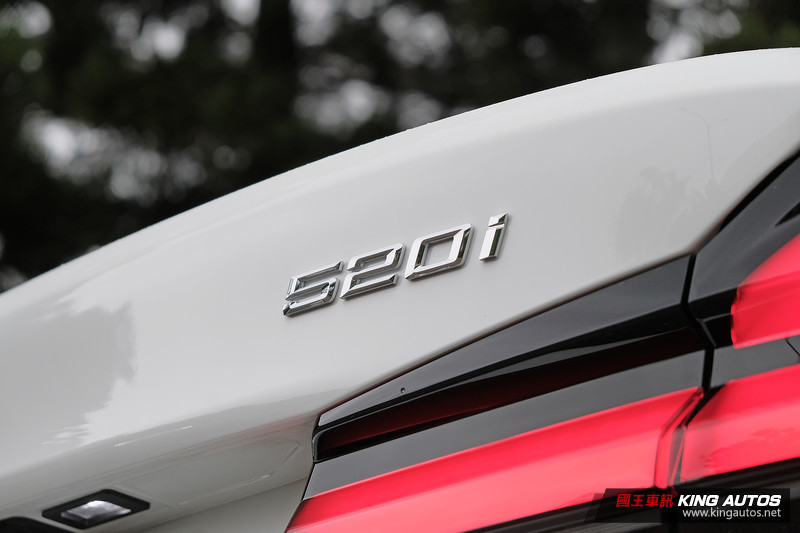 國王駕道︱主管級豪華座駕之選《BMW 520i M Sport》或《M-Benz E 200 Luxury》試駕心得篇 國王駕道︱主管級豪華座駕之選《BMW 520i M Sport》或《M-Benz E 200 Luxury》試駕心得篇