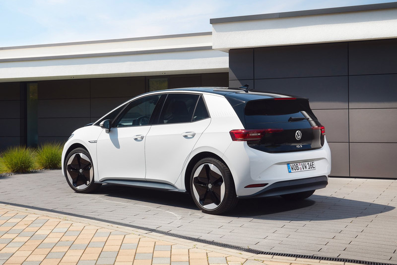帥！《Cupra El-Born》今年問世 續航力500km 約3.5萬美金 VW德國工廠製造！2.9秒？