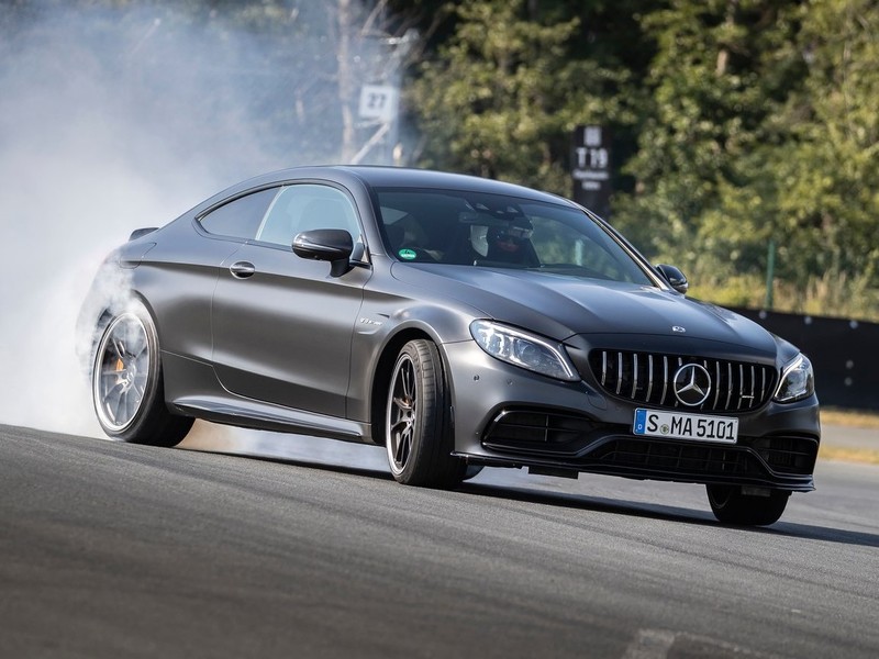 GT賽事封王 亞洲第一人 李勇德獲中華賓士贈《Mercedes-AMG C 63 S Coupé》 GT賽事封王 亞洲第一人 李勇德獲中華賓士贈《Mercedes-AMG C 63 S Coupé》
