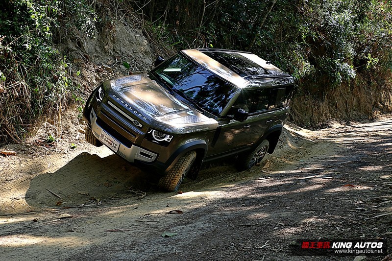 全新《Land Rover Defender 110 P300 HSE》試駕︱除了飛天遁地 幾乎無所不能! 全新《Land Rover Defender 110 P300 HSE》試駕︱除了飛天遁地 幾乎無所不能!