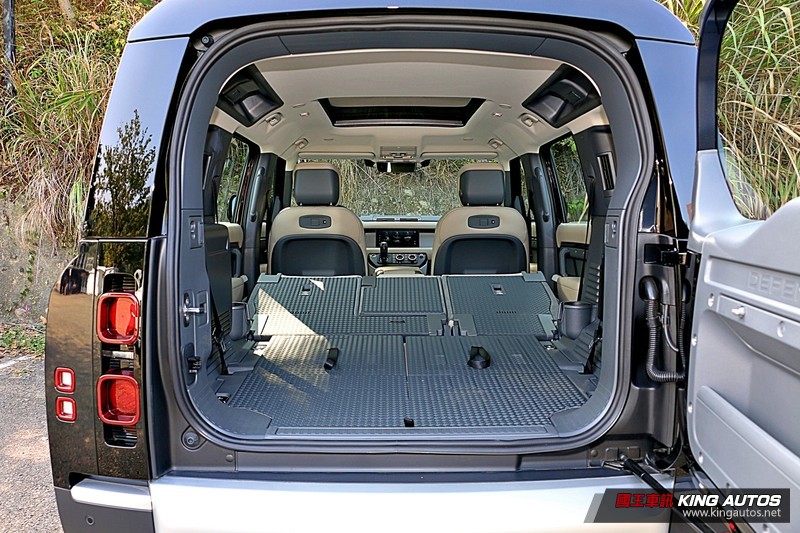 全新《Land Rover Defender 110 P300 HSE》試駕︱除了飛天遁地 幾乎無所不能! 全新《Land Rover Defender 110 P300 HSE》試駕︱除了飛天遁地 幾乎無所不能!