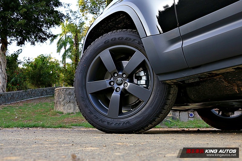 全新《Land Rover Defender 110 P300 HSE》試駕︱除了飛天遁地 幾乎無所不能! 全新《Land Rover Defender 110 P300 HSE》試駕︱除了飛天遁地 幾乎無所不能!