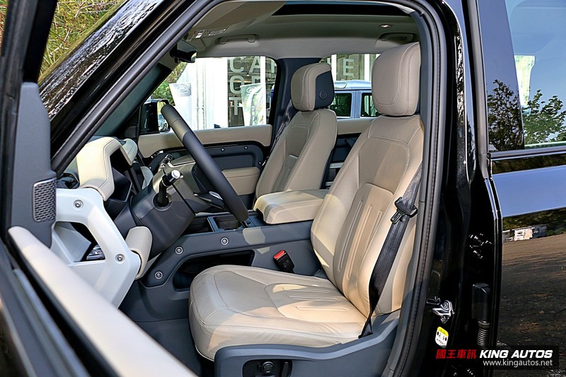 全新《Land Rover Defender 110 P300 HSE》試駕︱除了飛天遁地 幾乎無所不能! 全新《Land Rover Defender 110 P300 HSE》試駕︱除了飛天遁地 幾乎無所不能!