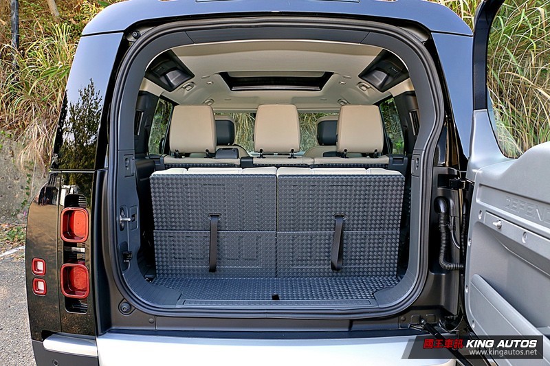 全新《Land Rover Defender 110 P300 HSE》試駕︱除了飛天遁地 幾乎無所不能! 全新《Land Rover Defender 110 P300 HSE》試駕︱除了飛天遁地 幾乎無所不能!