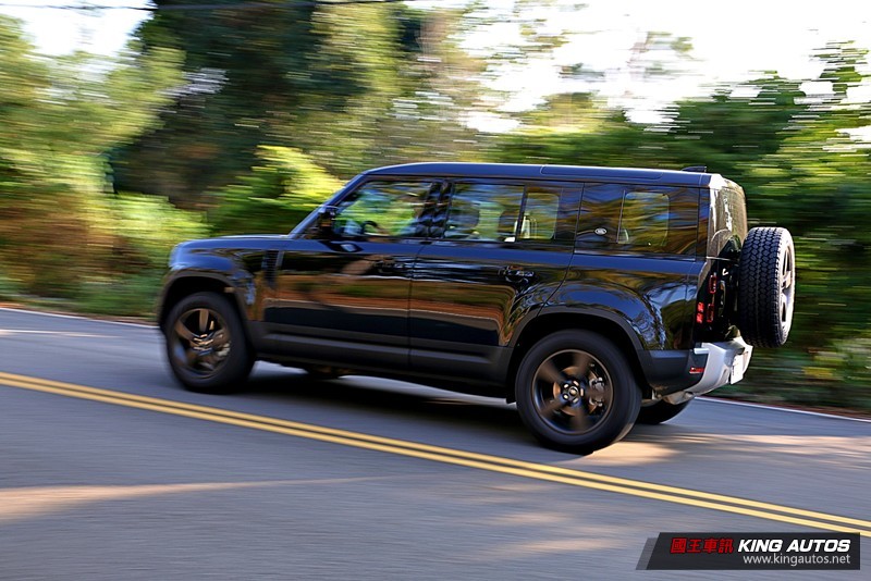 全新《Land Rover Defender 110 P300 HSE》試駕︱除了飛天遁地 幾乎無所不能! 全新《Land Rover Defender 110 P300 HSE》試駕︱除了飛天遁地 幾乎無所不能!