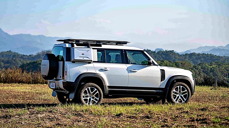 全新《Land Rover Defender 110 P300 HSE》試駕︱除了飛天遁地 幾乎無所不能! 全新《Land Rover Defender 110 P300 HSE》試駕︱除了飛天遁地 幾乎無所不能!