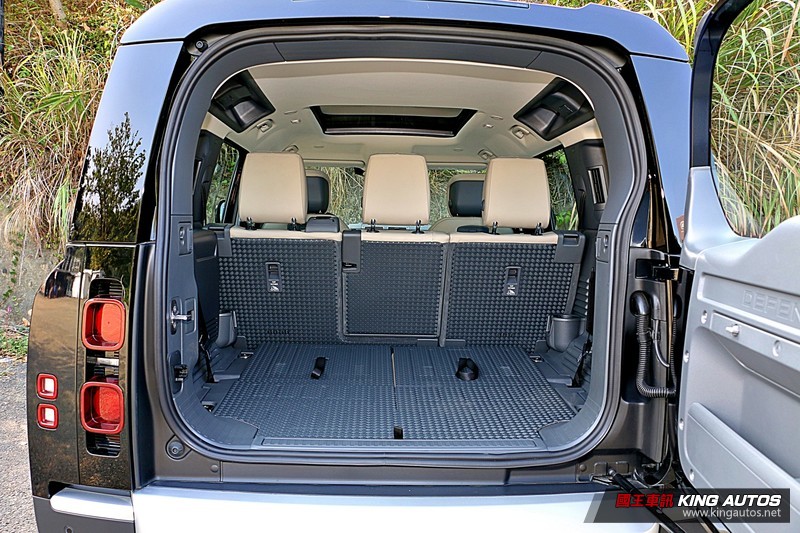 全新《Land Rover Defender 110 P300 HSE》試駕︱除了飛天遁地 幾乎無所不能! 全新《Land Rover Defender 110 P300 HSE》試駕︱除了飛天遁地 幾乎無所不能!