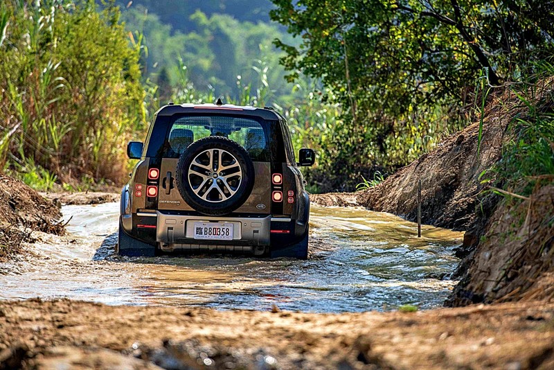 全新《Land Rover Defender 110 P300 HSE》試駕︱除了飛天遁地 幾乎無所不能! 全新《Land Rover Defender 110 P300 HSE》試駕︱除了飛天遁地 幾乎無所不能!