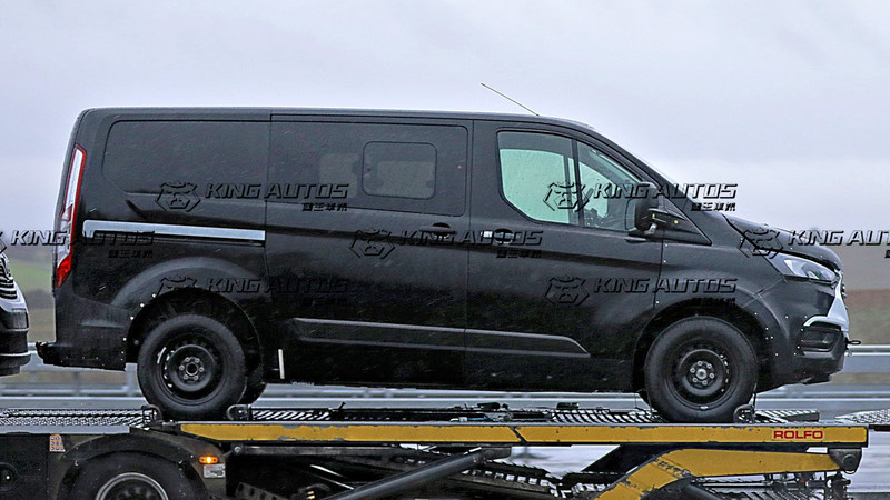 VW T7的遠房兄弟?!全新大改款《Ford Tourneo / Transit Custom》首度現身 VW T7的遠房兄弟?!全新大改款《Ford Tourneo / Transit Custom》首度現身