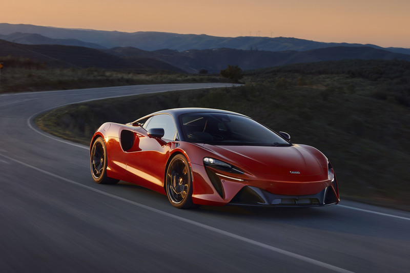 《McLaren》發表高性能油電超跑《Artura》 堅持輕量化後驅設定、綜效680匹純電可開30公里