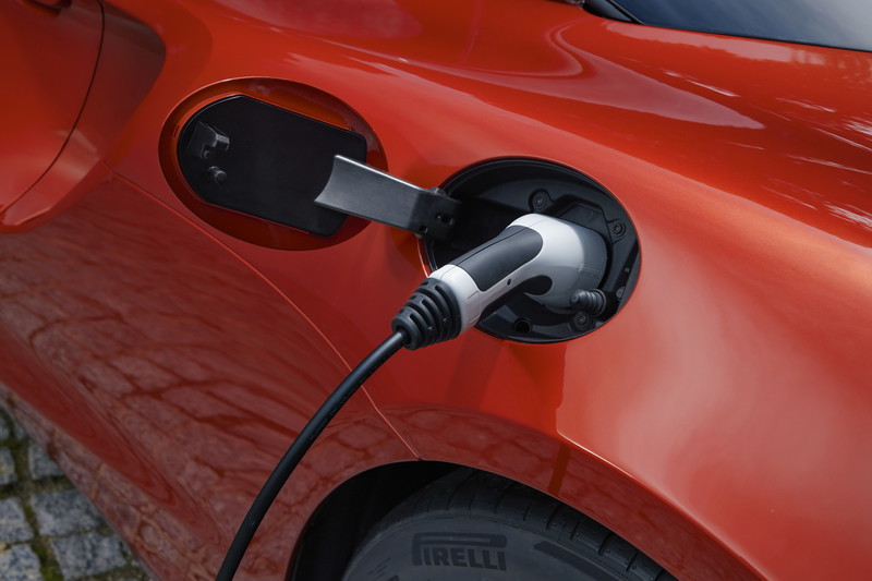 《McLaren》發表高性能油電超跑《Artura》 堅持輕量化後驅設定、綜效680匹純電可開30公里