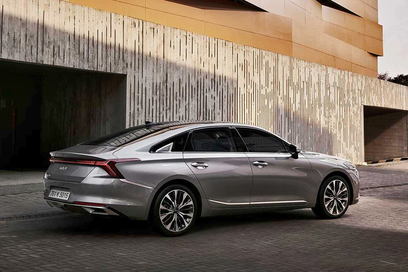 快背就是要帥!全新《Kia K8》和《Audi A7》您選哪一台? 快背就是要帥!全新《Kia K8》和《Audi A7》您選哪一台?
