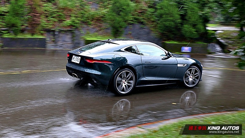 《Jaguar F-Type P300 R-Dynamic》小改款試駕︱更銳利動感的豹力美學! 《Jaguar F-Type P300 R-Dynamic》小改款試駕︱更銳利動感的豹力美學!