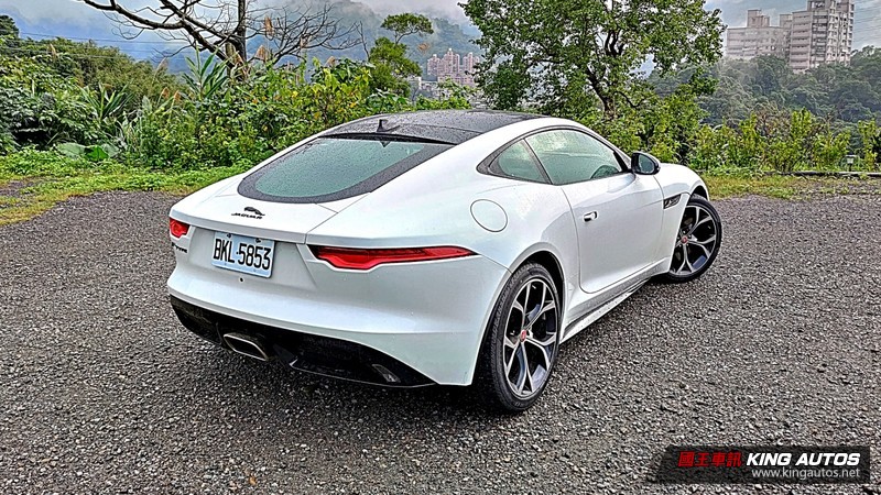 《Jaguar F-Type P300 R-Dynamic》小改款試駕︱更銳利動感的豹力美學! 《Jaguar F-Type P300 R-Dynamic》小改款試駕︱更銳利動感的豹力美學!