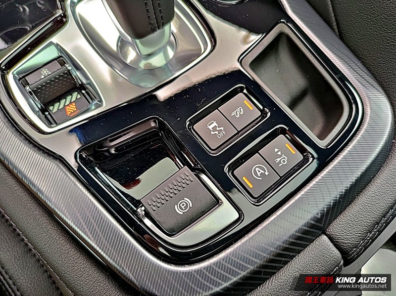 《Jaguar F-Type P300 R-Dynamic》小改款試駕︱更銳利動感的豹力美學! 《Jaguar F-Type P300 R-Dynamic》小改款試駕︱更銳利動感的豹力美學!