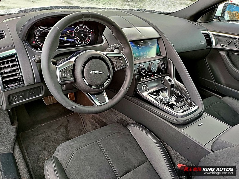 《Jaguar F-Type P300 R-Dynamic》小改款試駕︱更銳利動感的豹力美學! 《Jaguar F-Type P300 R-Dynamic》小改款試駕︱更銳利動感的豹力美學!