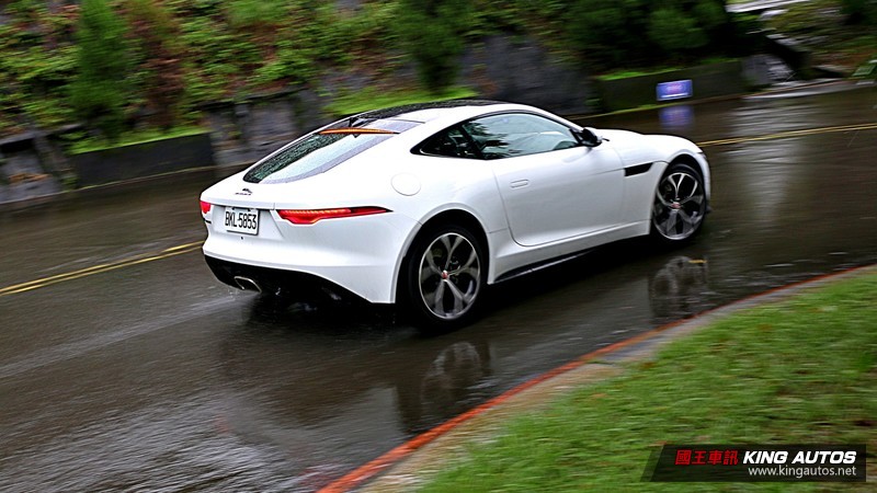 《Jaguar F-Type P300 R-Dynamic》小改款試駕︱更銳利動感的豹力美學! 《Jaguar F-Type P300 R-Dynamic》小改款試駕︱更銳利動感的豹力美學!