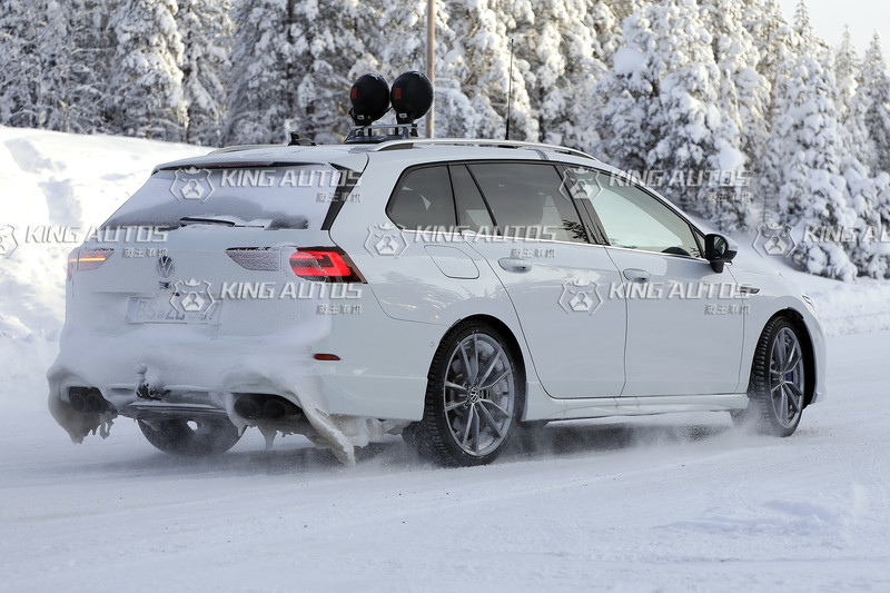 315匹超狂旅行車在此!新世代《Volkswagen Golf R Variant》無偽裝搶先曝光 315匹超狂旅行車在此!新世代《Volkswagen Golf R Variant》無偽裝搶先曝光