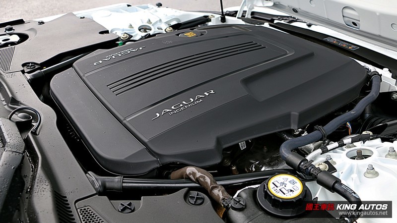 《Jaguar F-Type P300 R-Dynamic》小改款試駕︱更銳利動感的豹力美學! 《Jaguar F-Type P300 R-Dynamic》小改款試駕︱更銳利動感的豹力美學!