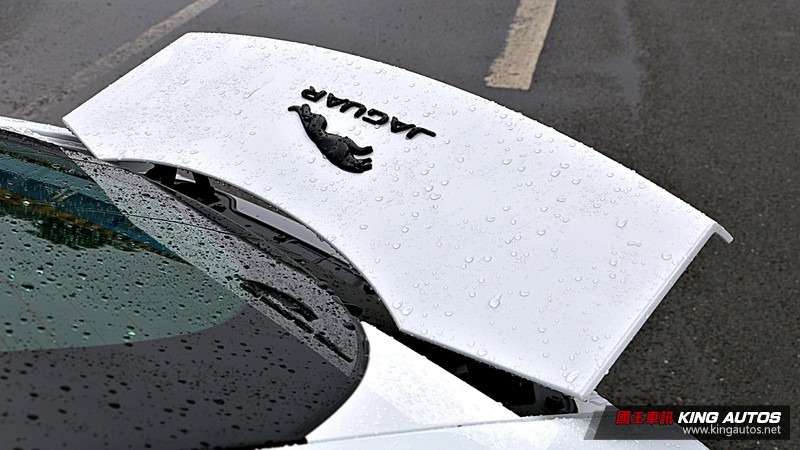 《Jaguar F-Type P300 R-Dynamic》小改款試駕︱更銳利動感的豹力美學! 《Jaguar F-Type P300 R-Dynamic》小改款試駕︱更銳利動感的豹力美學!