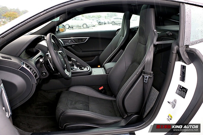 《Jaguar F-Type P300 R-Dynamic》小改款試駕︱更銳利動感的豹力美學! 《Jaguar F-Type P300 R-Dynamic》小改款試駕︱更銳利動感的豹力美學!