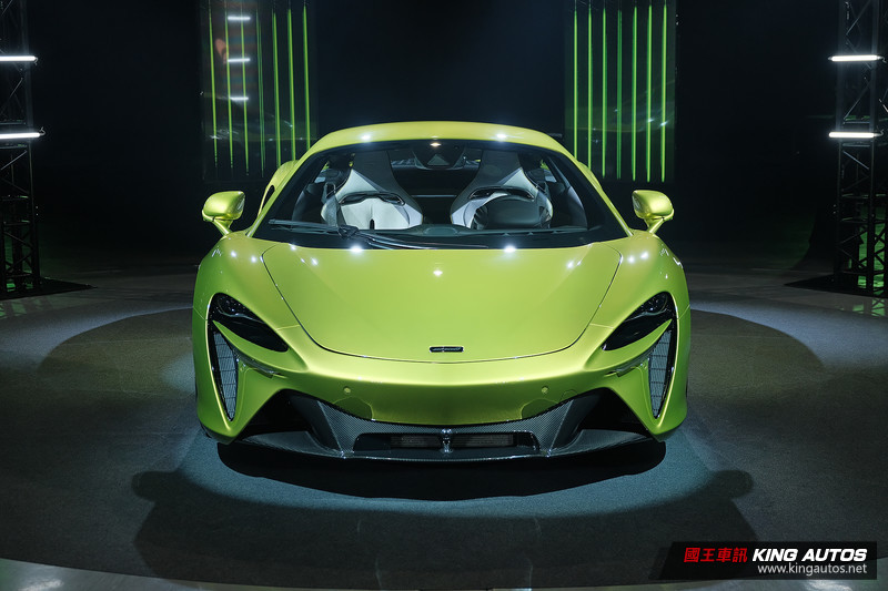 680匹油電超跑《McLaren Artura》接單價1280萬起 一旁還有1.5億限量超跑絕美現身 680匹油電超跑《McLaren Artura》接單價1280萬起 一旁還有1.5億限量超跑絕美現身