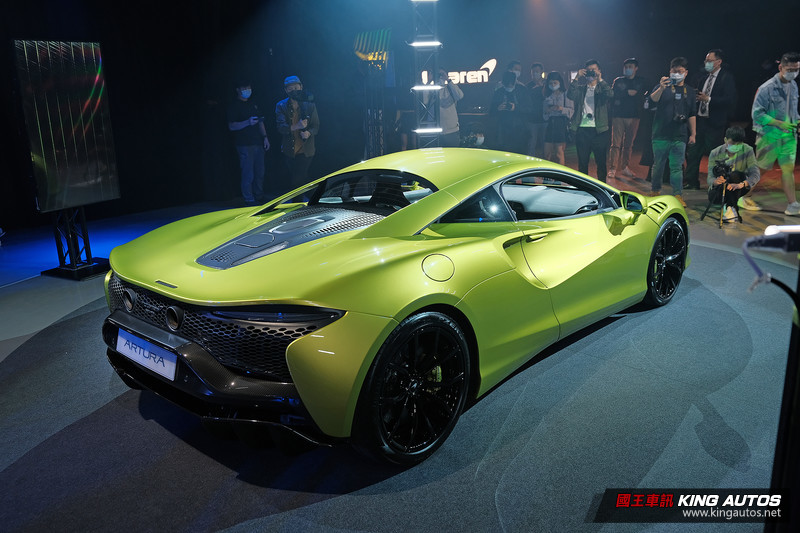 680匹油電超跑《McLaren Artura》接單價1280萬起 一旁還有1.5億限量超跑絕美現身 680匹油電超跑《McLaren Artura》接單價1280萬起 一旁還有1.5億限量超跑絕美現身