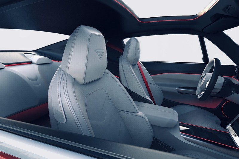 《初代野馬》+《Model S》＝《Aviar R67》帥無止境！碳纖維車體+限量25輛＝價格太硬！
