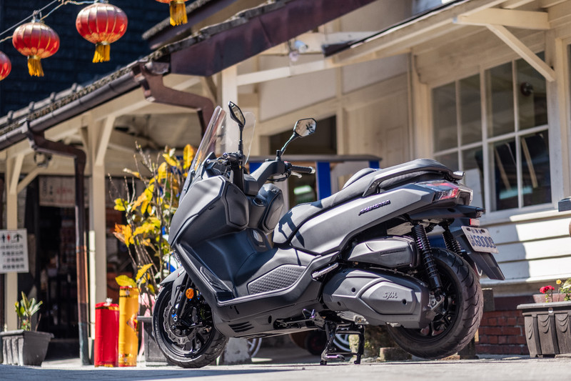 全面搭載「主動防護科技A.D.T」《SYM MAXSYM 400》限量預購價18.8萬元 北中南試乘體驗會同步開跑 全面搭載「主動防護科技A.D.T」《SYM MAXSYM 400》限量預購價18.8萬元 北中南試乘體驗會同步開跑