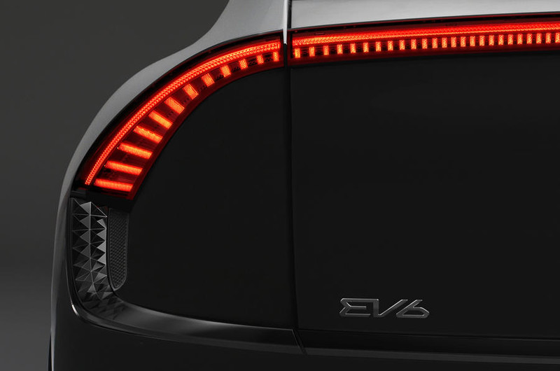 上看306匹/500公里續航?品牌首款「正宗的」電動車《Kia EV6》曝光了! 上看306匹/500公里續航?品牌首款「正宗的」電動車《Kia EV6》曝光了!