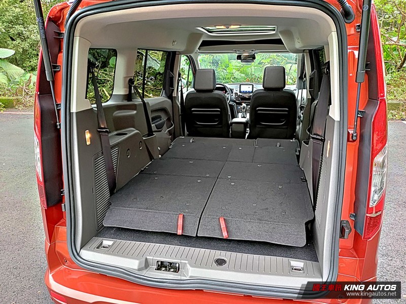 《Ford Tourneo Connect》玩咖版試駕︱獨樂樂也可、眾樂樂也行,還有完善安全配備! 《Ford Tourneo Connect》玩咖版試駕︱獨樂樂也可、眾樂樂也行,還有完善安全配備!
